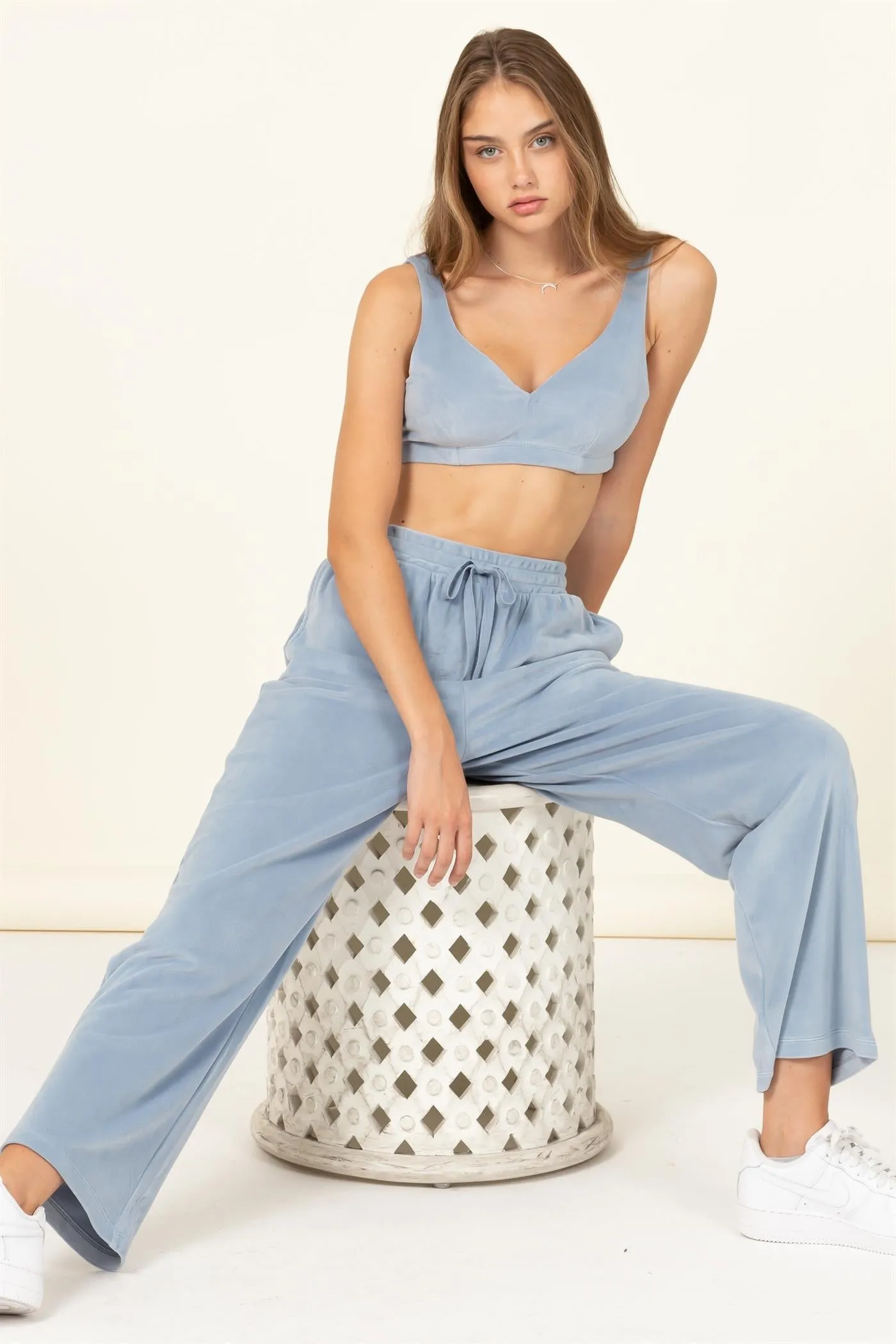 DZ22F616-V-NECK CROP BRALETTE TOP