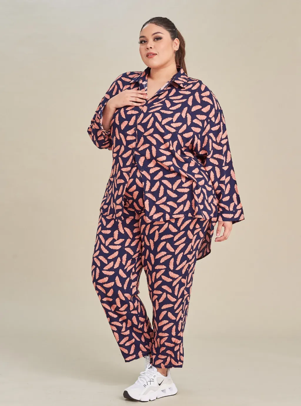 Setelan Kemeja Rayon Oversized dan Celana Lounge Pants