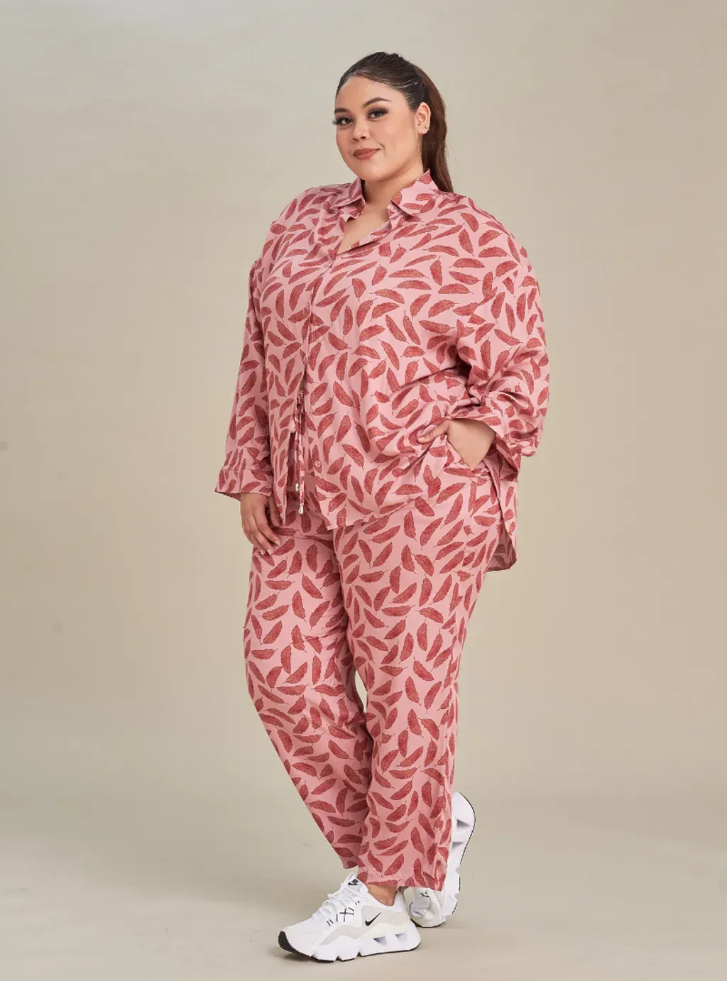 Setelan Kemeja Rayon Oversized dan Celana Lounge Pants