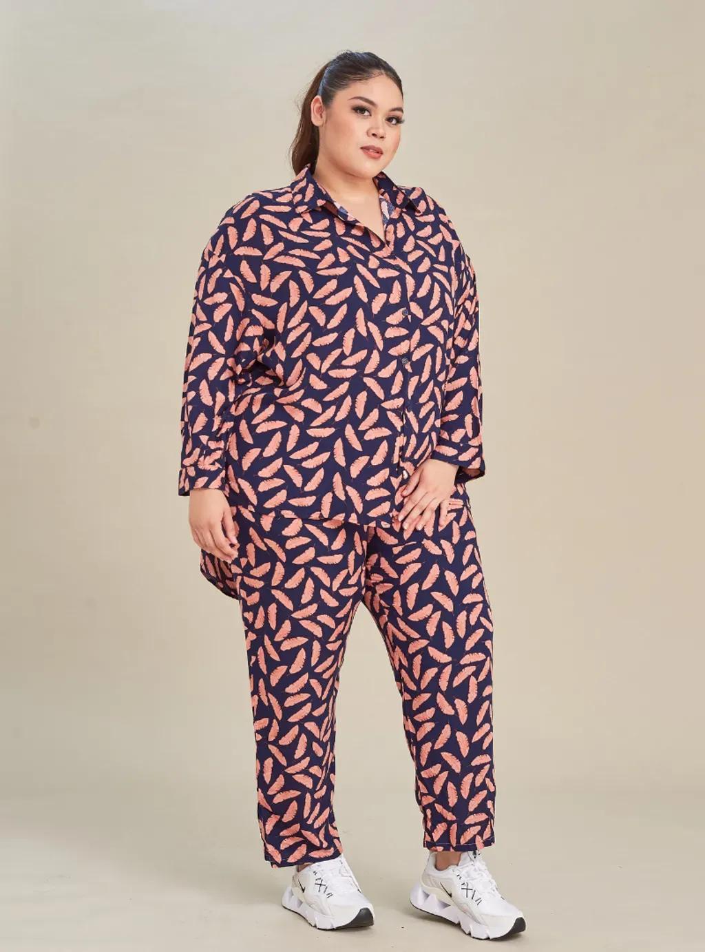 Setelan Kemeja Rayon Oversized dan Celana Lounge Pants